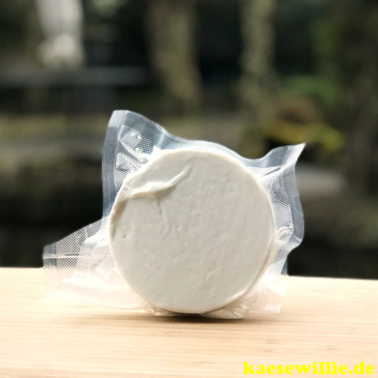 KseWillie:Produktbild-Camembert di Capra-Italien